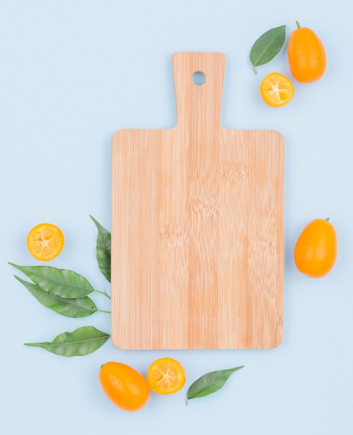 Photo top view chopping board on the table