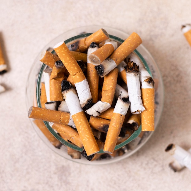 Photo top view cigarettes butts