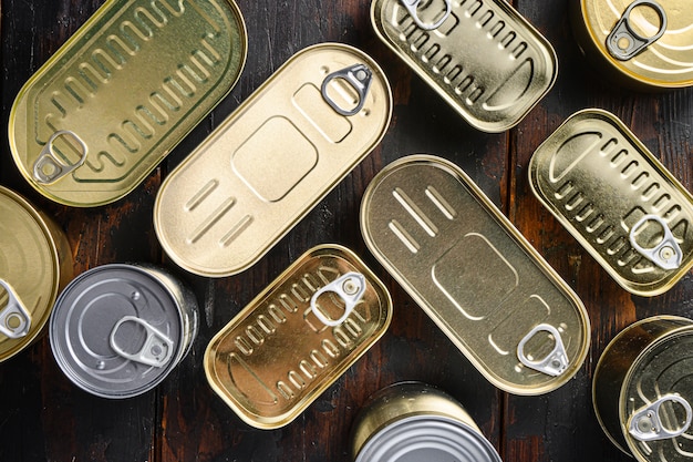 Photo top view of close up on various tin cans