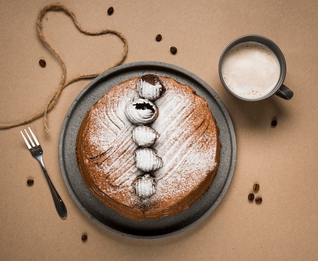 Disposizione della torta di caffè vista dall'alto