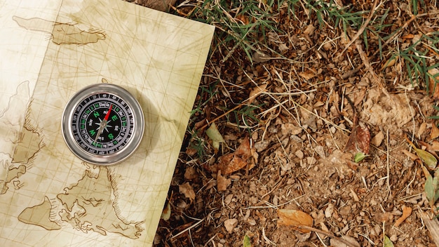 Photo top view compass on traveler map