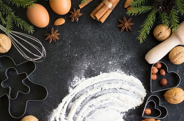 Vista dall'alto cucinare i biscotti di natale