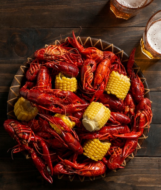 Photo top view crawfish and corn still life