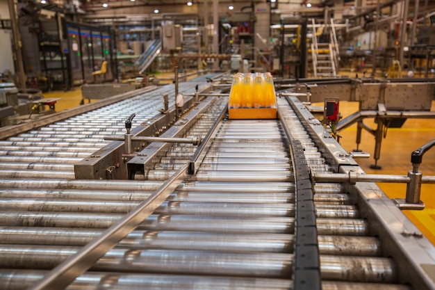 Top view crossing of the roller and conveyor beverage