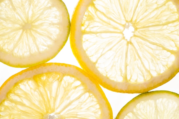 Фото Вид сверху нарезанные ломтики кислых лимонов