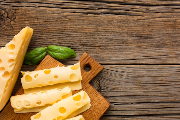 Foto vista dall'alto delizioso formaggio con spazio di copia