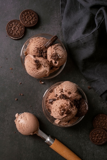 Foto vista dall'alto delizioso gelato e biscotti