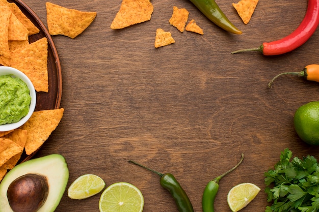 Photo top view delicious nachos with guacamole