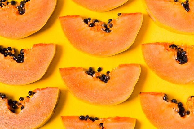 Photo top view delicious papayas ready to be served