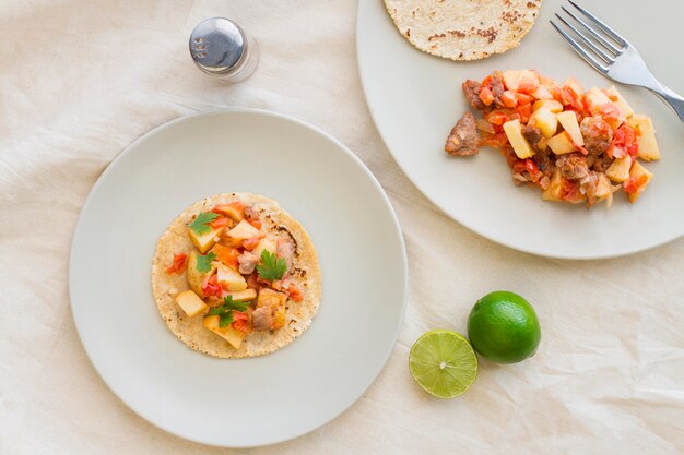 Foto tacos deliziosi di vista superiore sul piatto