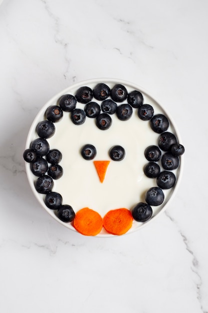 Photo top view delicious yogurt with blueberries