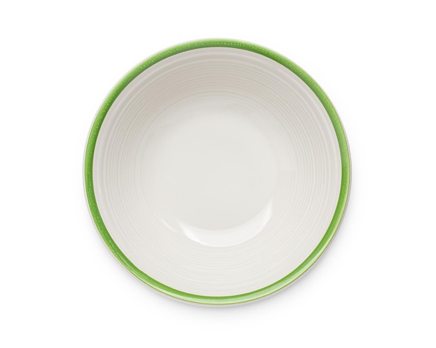 클리핑 패스와 함께 흰색 배경에 격리된 녹색 가장자리가 있는 빈 흰색 그릇의 위쪽 보기.