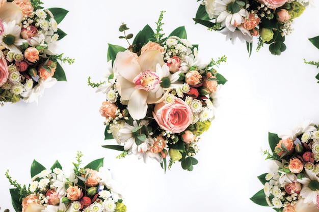 Photo top view flower bouquet on white background flat lay