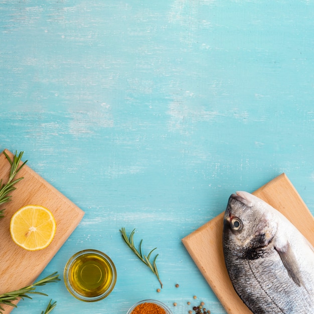 Photo top view fresh fish on a wooden board