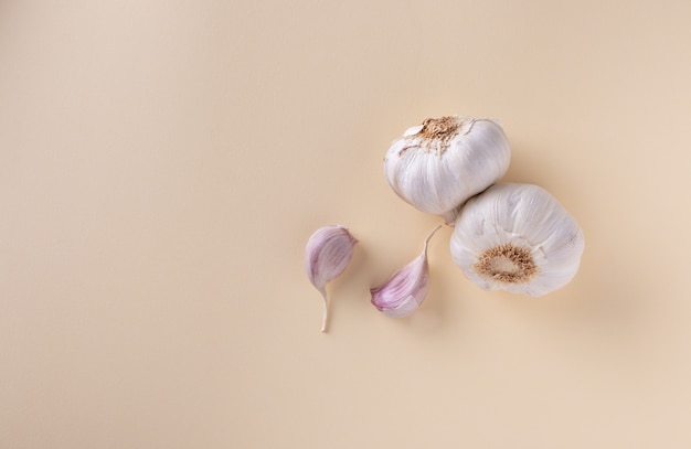 Photo top view of garlic cloves