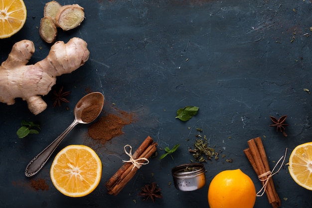 Photo top view ginger with cinnamon sticks and orange