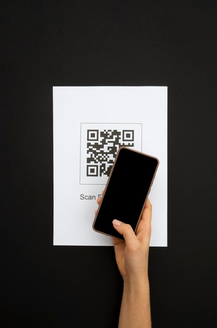 Photo top view hands customer scan qr code for online menu service at table in restaurant new contactles