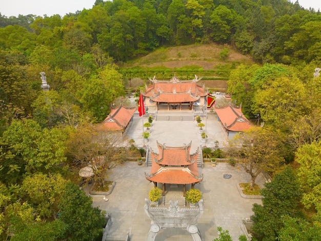 Photo top view of hung king temple phu tho province vietnam lac long quan temple of hung kings temple historical relic site den hung in viet tri city