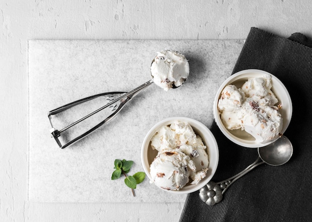 Photo top view ice cream in bowls