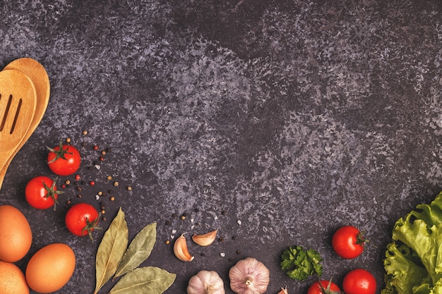 Vista dall'alto sugli ingredienti per cucinare