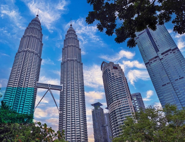 Foto vista dall'alto della torre gemella petronas di kuala lumpur, malesia