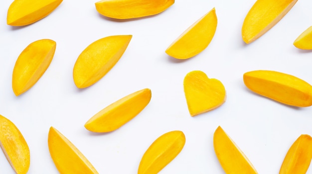 Photo top view of mango slices