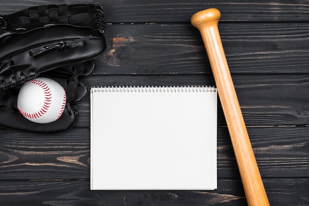 Photo top view of notebook with baseball bat