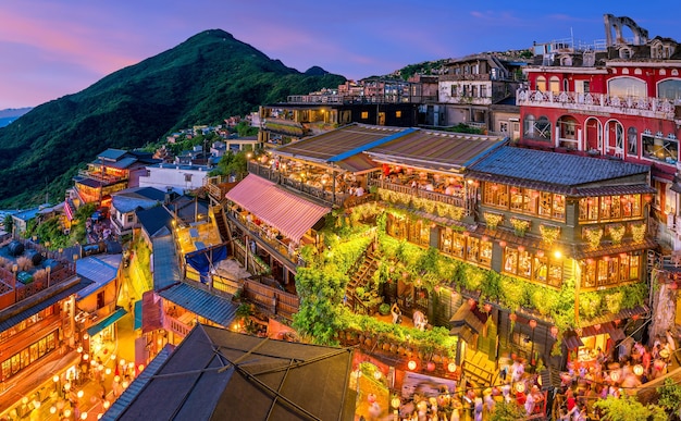 Фото Вид сверху на старую улицу цзюфэнь в тайбэе, тайвань