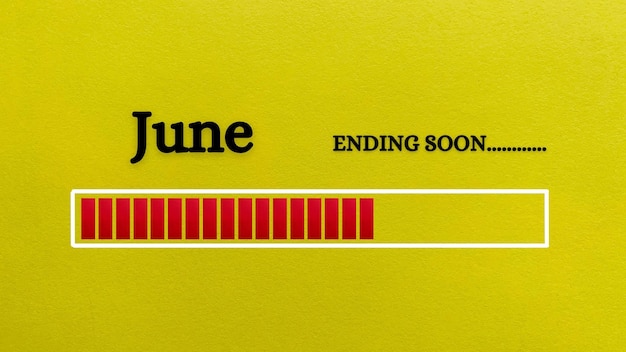 写真 黄色の紙の背景月の概念と 6 月の終わりを示すローディング バーのトップ ビュー