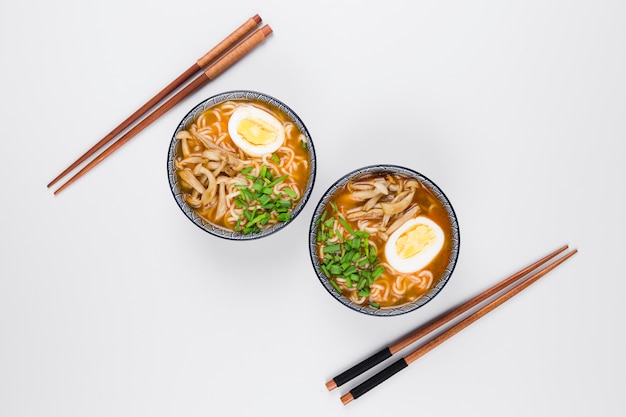 写真 ラーメン丼のトップビュー