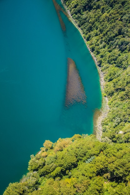 写真 海と陸の上面図