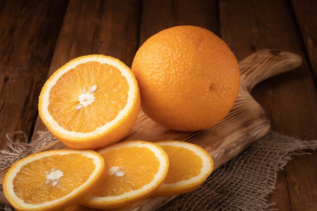 テーブルの上の有機オレンジの上面図