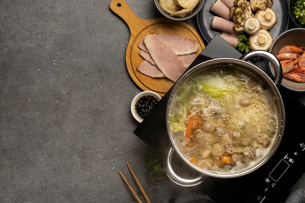 写真 鍋料理の上面図