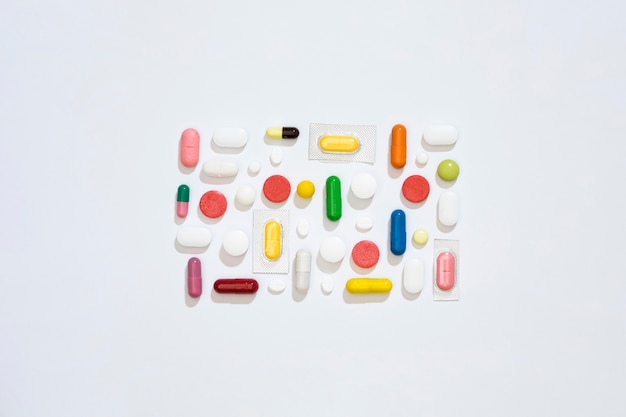 Top view of pills arranged in rectangle