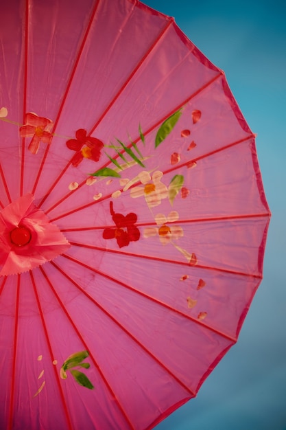 Фото Вид сверху розовый зонтик вагаса в студии