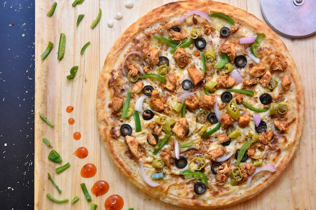 Top view of pizza with onion chicken crispy crust