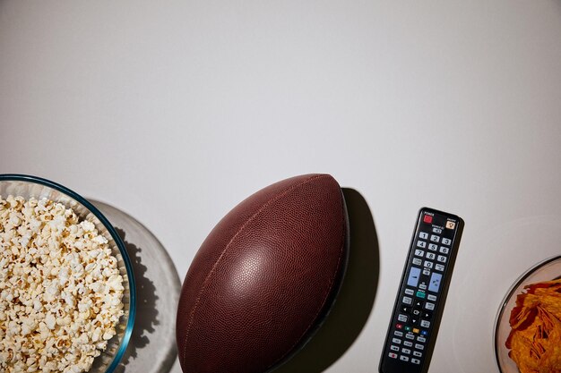 Photo top view popcorn bowl ball