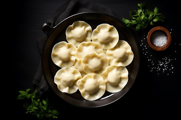 Foto top view ravioli italiaans op donkere tafel