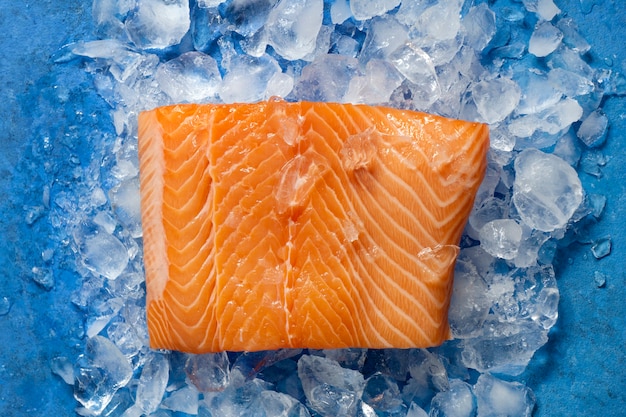 Photo top view raw trout still life