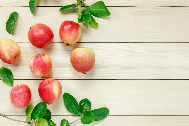 Top view red apple with leaf on wooden.