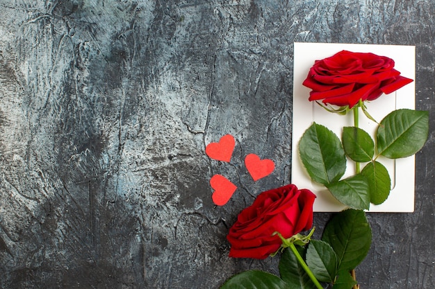 Photo top view red rose for valentines day on light gray background heart feeling love passion marriage couple holiday free space