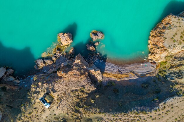 Foto vista dall'alto delle rocce