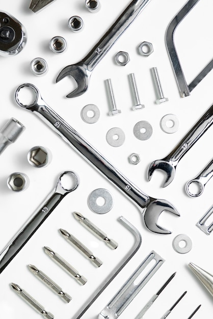 Top view screw wrench arrangement