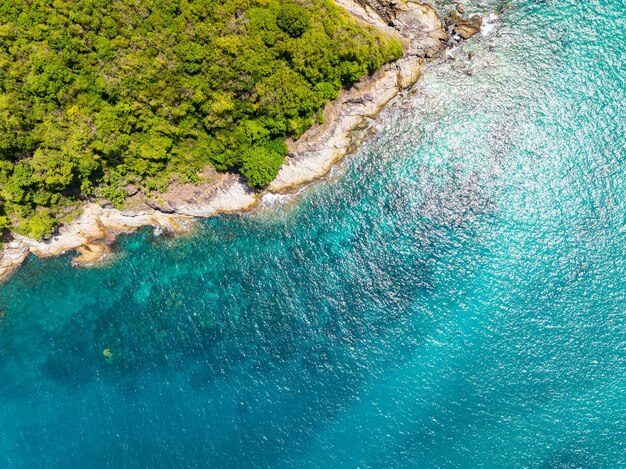 Photo top view sea shore at phuket thailand beautiful seacoast and open sea in summer season nature environment and travel background