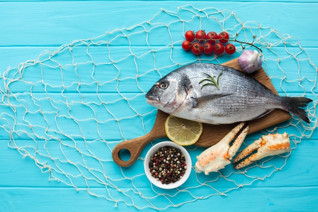 Foto vista dall'alto frutti di mare e condiements