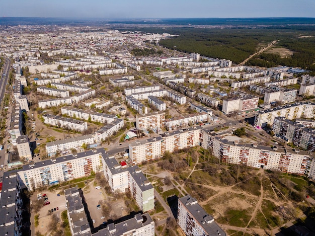 Вид сверху на улицы маленького городка