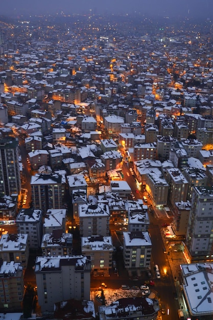 イスタンブールの雪の街並みのトップ ビュー