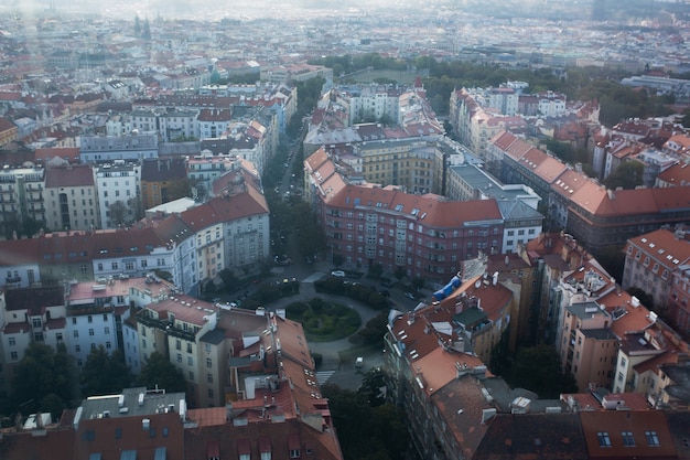 Vista dall'alto di strade ed edifici a praga, repubblica ceca