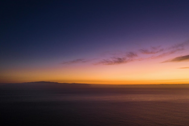 テネリフェ島の近くの海の日没時の上面図カナリア諸島スペイン