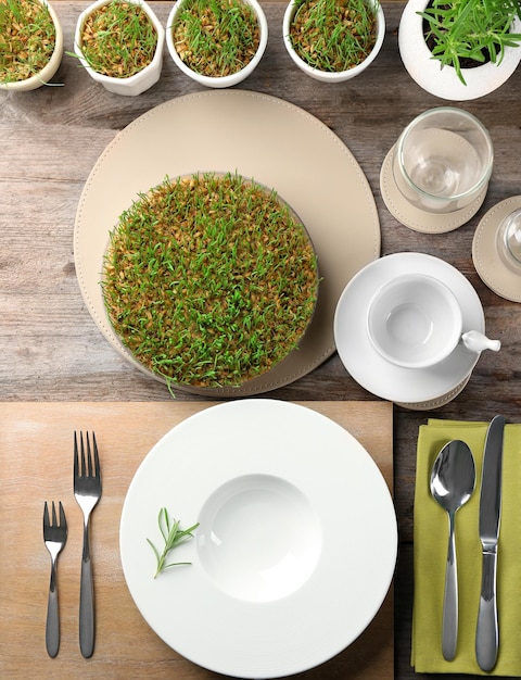 Photo top view of table setting for dinner in vegetarian cafe